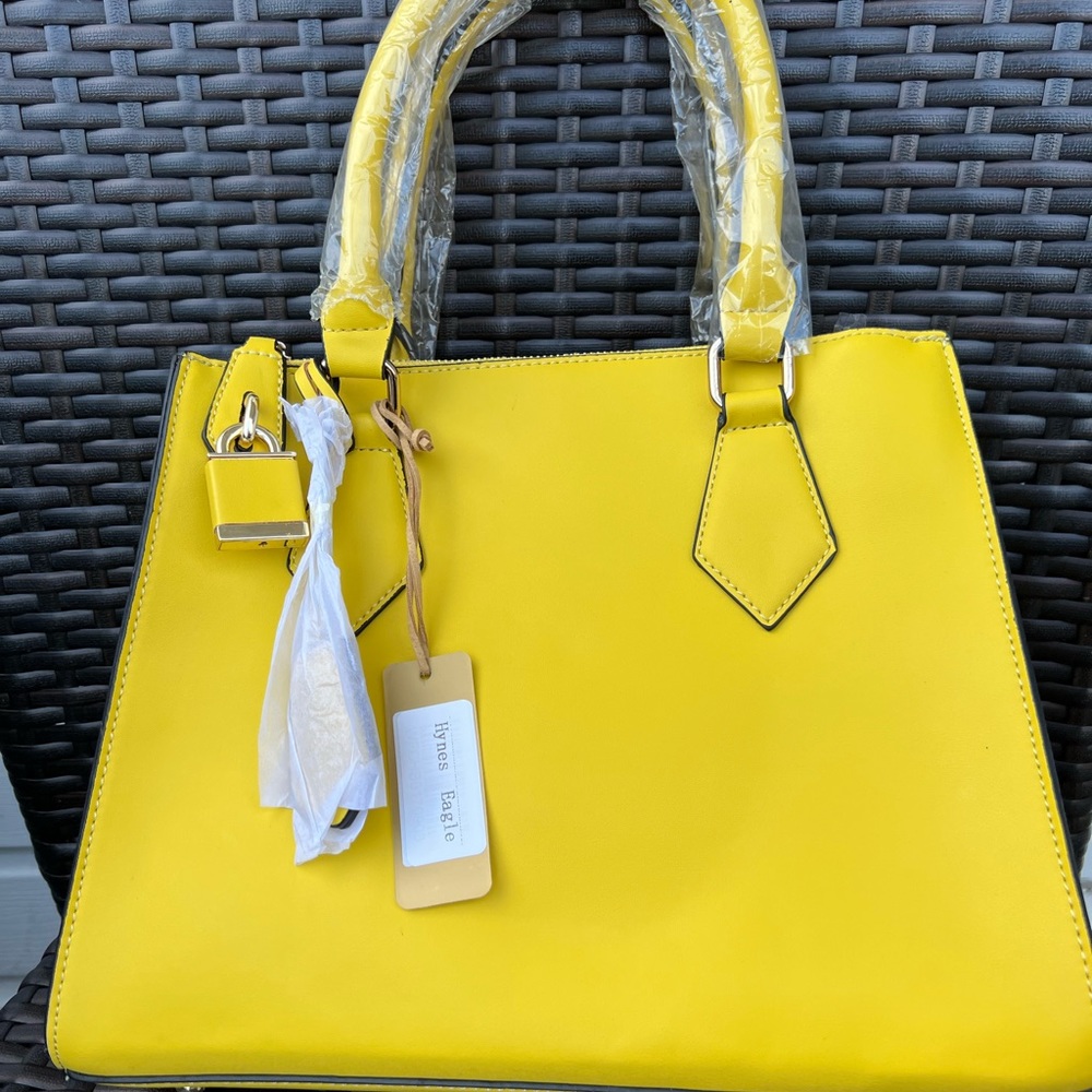 Hynes Eagle Victory Sweet Ladies Tote Handbag (Yellow)
